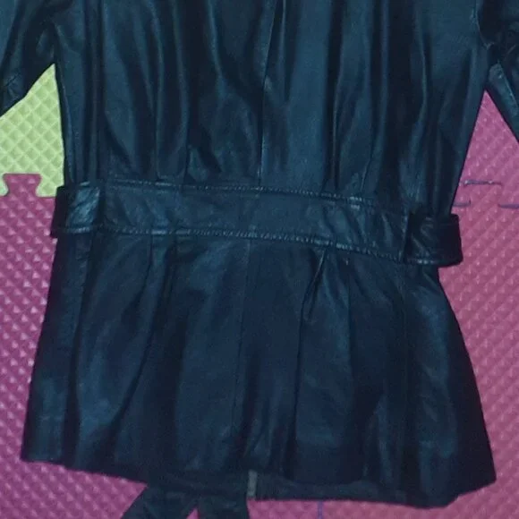 Dillard's brand genuine leather belted jacket, petites - Picture 2 of 3